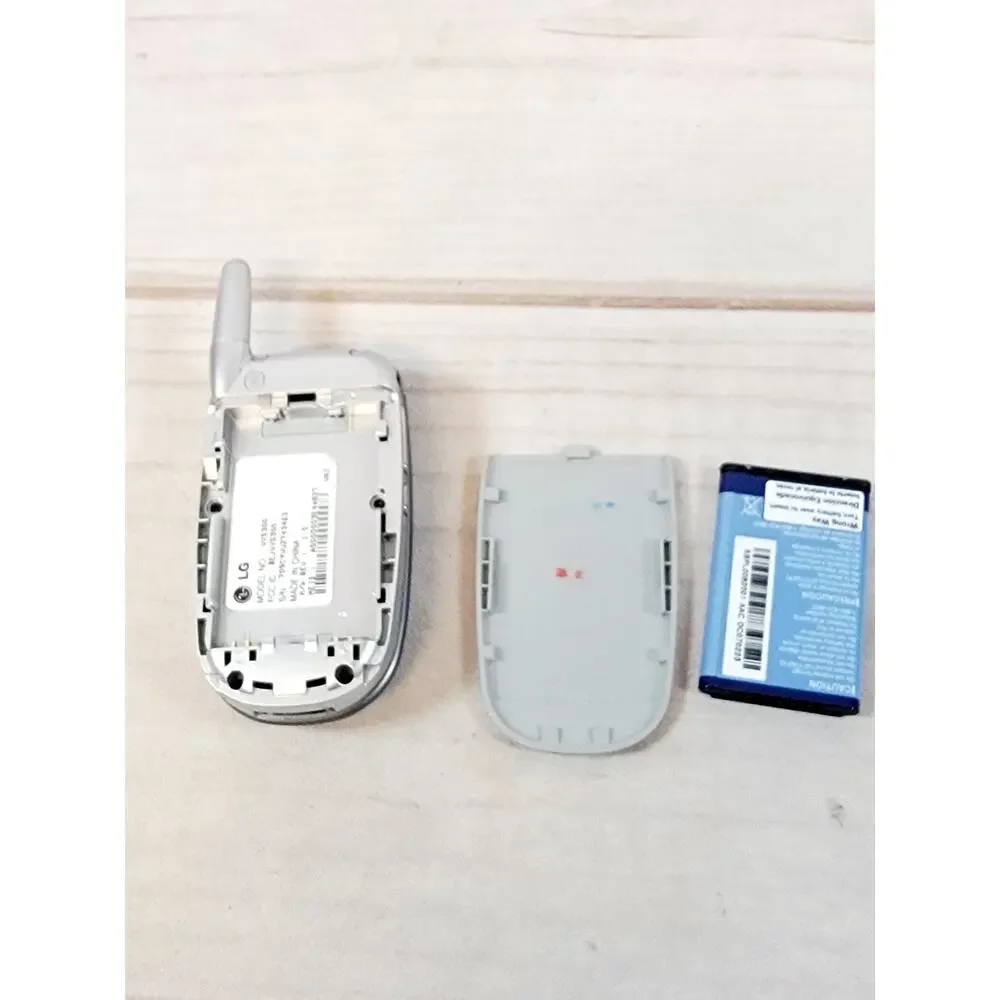LG VX5300 - VERIZON Grey And Silver Flip Phone Cell Phone Untested